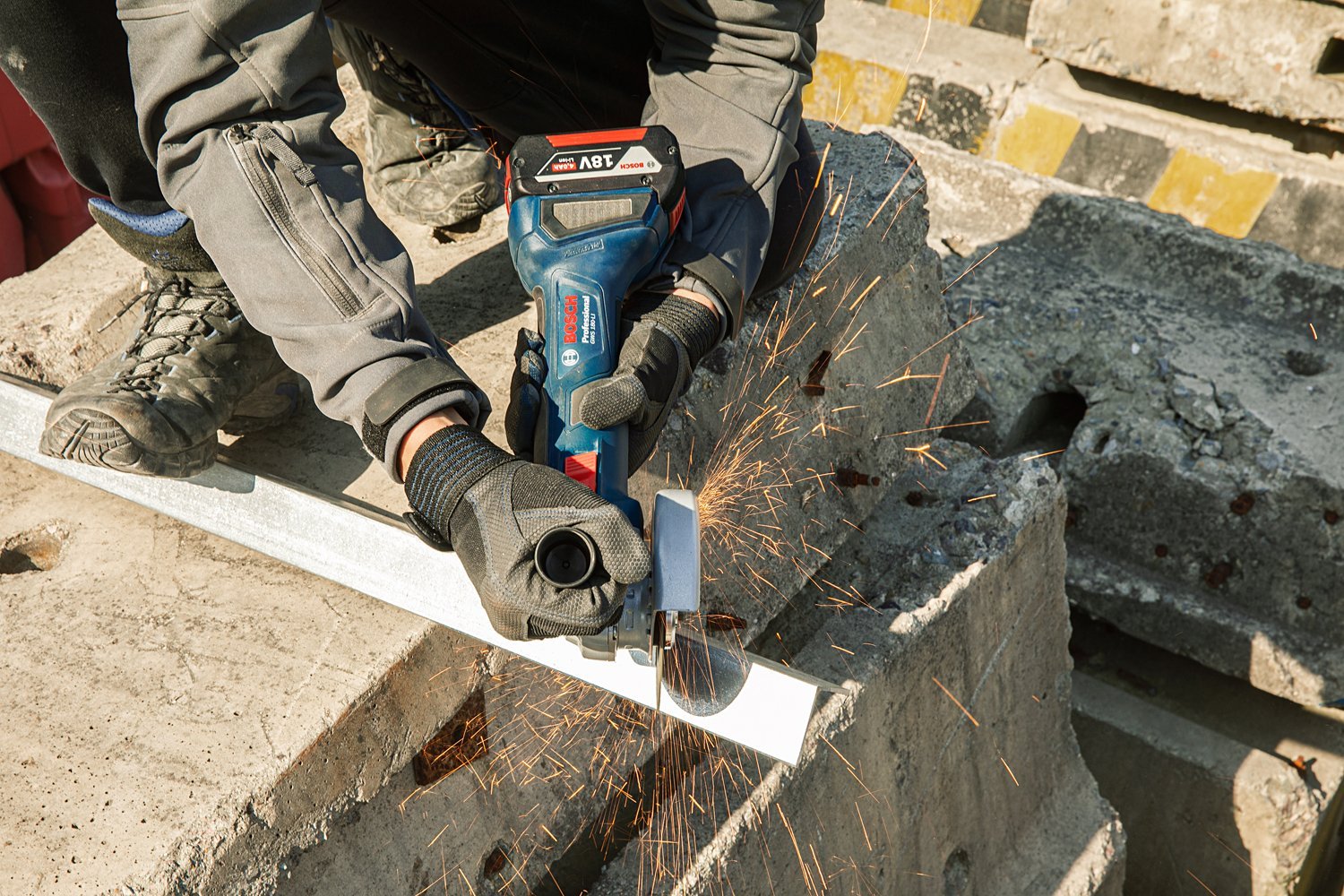 Bosch Professional GWS 180-LI (Solo) 115 mm Akülü Taşlama Makinesi - Resim 3