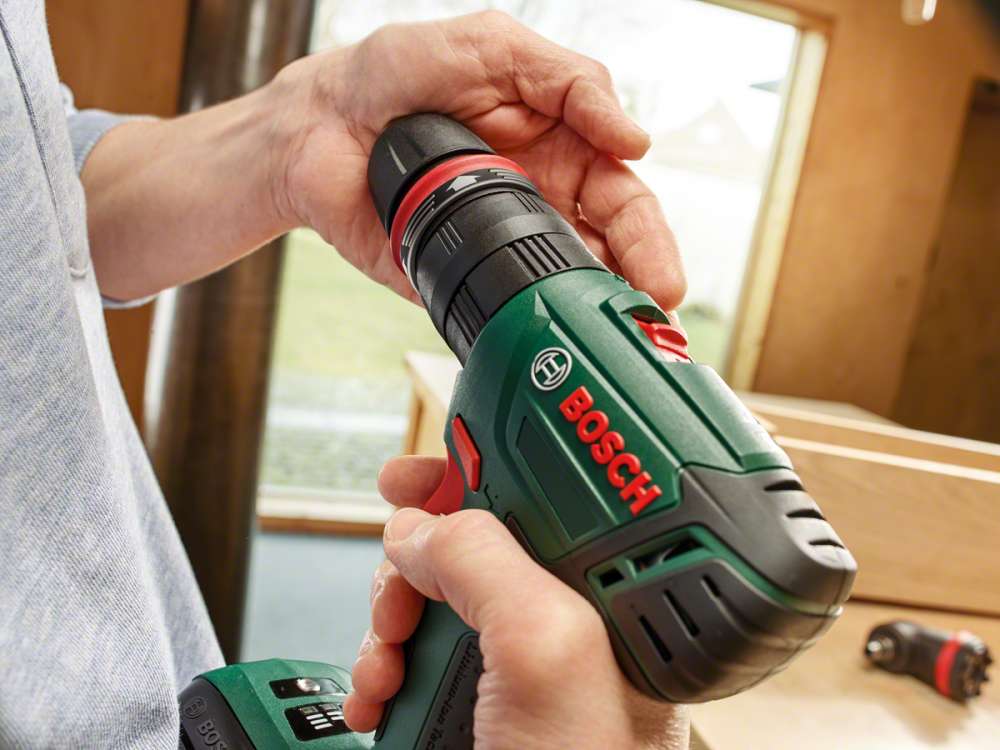 Bosch AdvancedImpact 18 Çift Akülü Darbeli Delme Vidalama Makinesi (2 x 1,5 Ah) + 3 Adaptör - Resim 4
