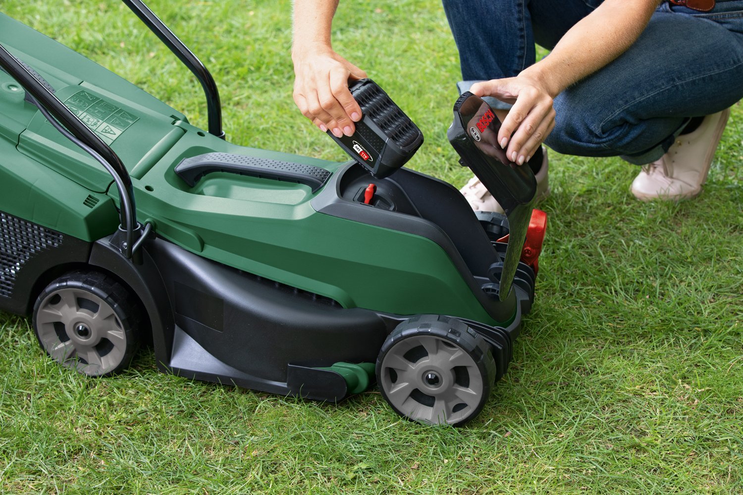 Bosch CityMower 18V-32-300 Akülü Çim Biçme Makinesi - Resim 3