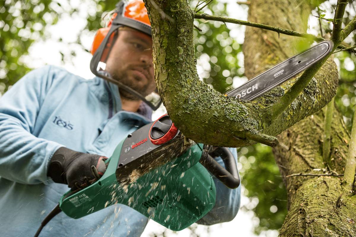 Bosch UniversalChain 35 Zincirli Ağaç Kesme Makinesi - Resim 3